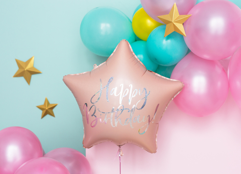 Balon foliowy Happy Birthday jasny pudrowy róż 40cm - zbliżenie na napis