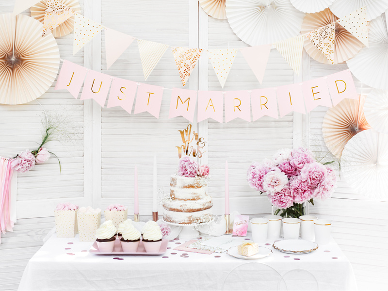 Bezpieczne użycie toppra na torcie