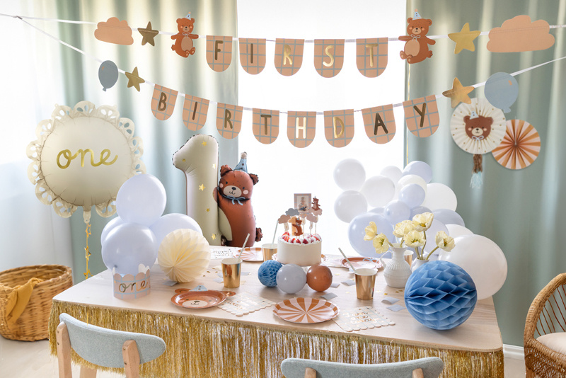 Baner First Birthday z misiami – detale misiów