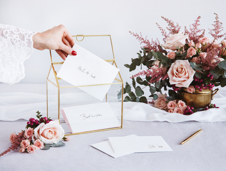 Szklane pudełko na koperty złoty 13x21x21cm - widok z boku