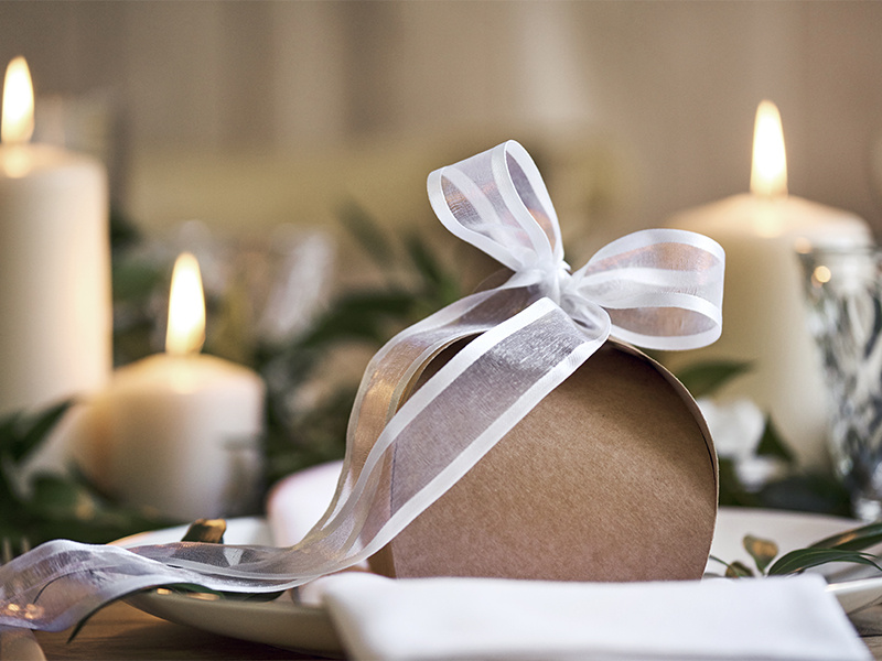 Delikatna tasiemka szyfonowa biała