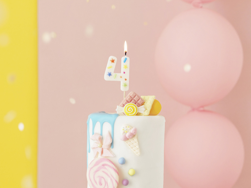 Świeczka Cyfra 4 na patyczku z konfetti