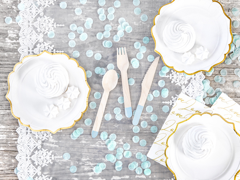 Sztućce drewniane w użyciu – przykładowa aranżacja