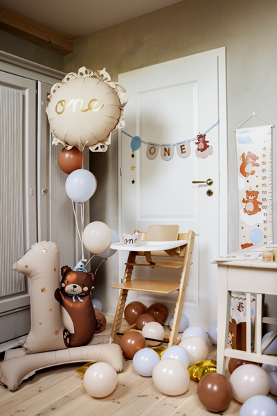 Balon foliowy pastylka z falbanką One mix w aranżacji