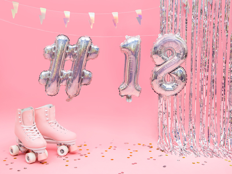 Balon foliowy cyfra 8 holograficzny 35cm zbliżenie