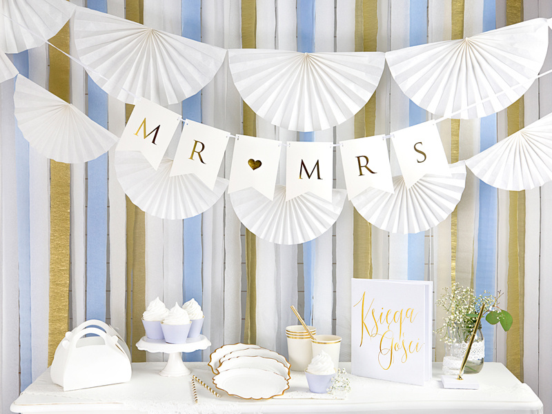 Kubeczki białe z napojami