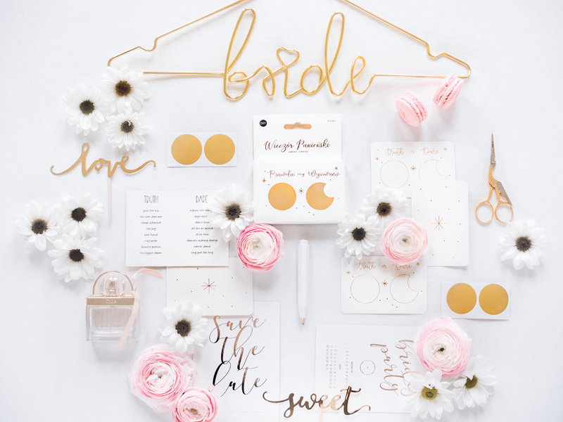 Wieszak Bride złoty - zbliżenie