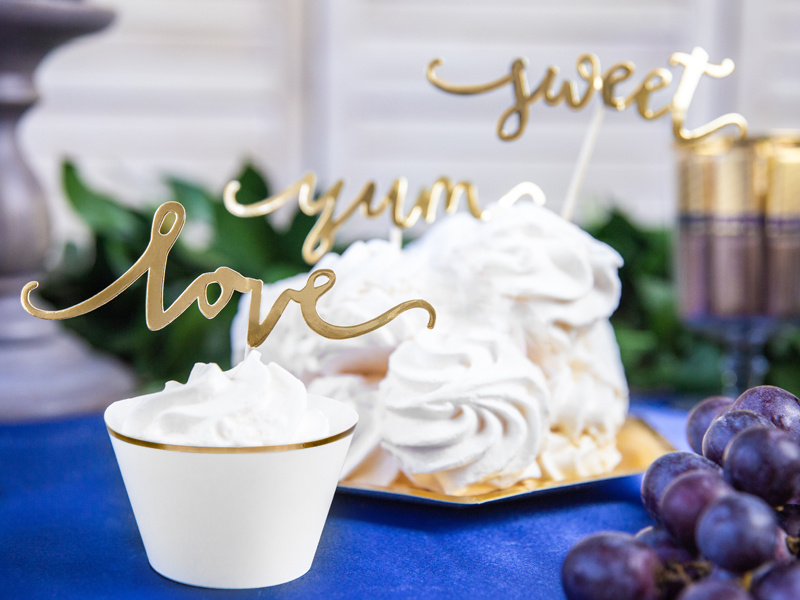 Zestaw dekoracji do muffinek Love – widok na wszystkie elementy zestawu