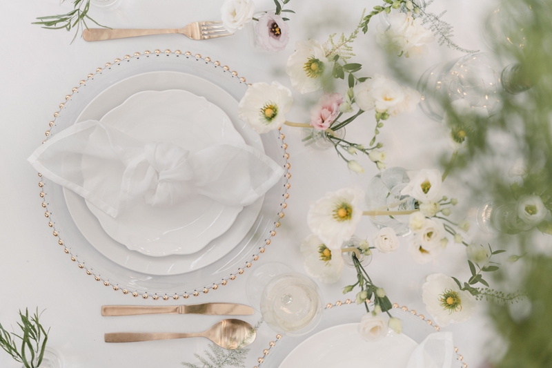 Komplet serwetek materiałowych na stole podczas posiłku