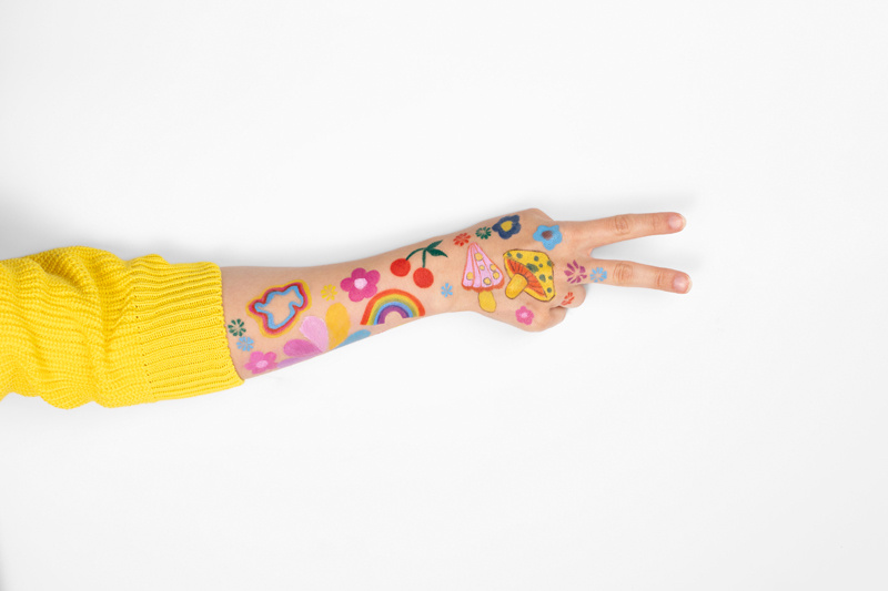 Farbki do malowania twarzy, 12 kolorów - pędzelki i szczegóły opakowania