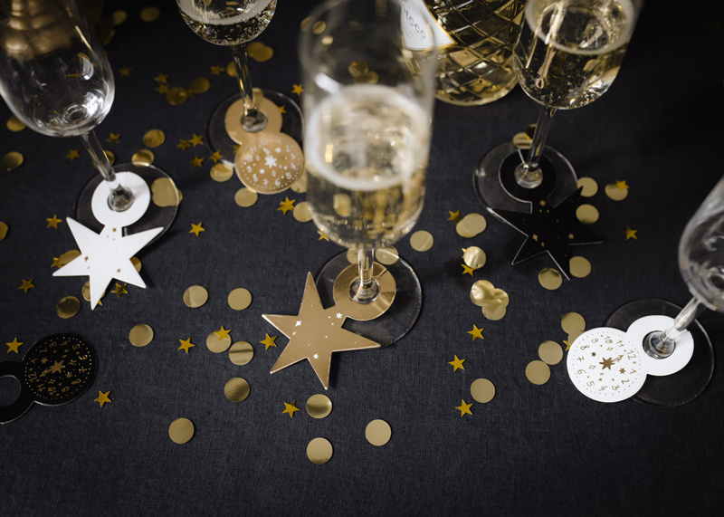 Znaczniki na kieliszki Happy New Year jako prezent