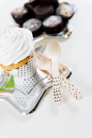 Talerzyki Gwiazdka, srebrny, 18cm (1 op. / 6 szt.)