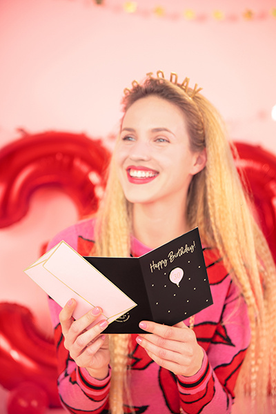 Kartka z pinem 30 - prezent na urodziny