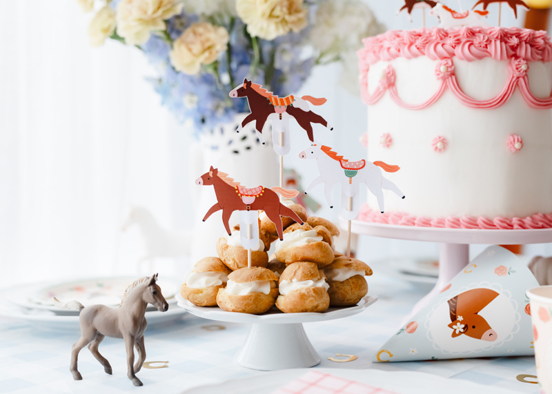 Zestaw dekoracji do muffinek Konie 13 cm mix