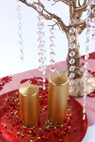 Świeca klubowa złota w aranżacji stołu