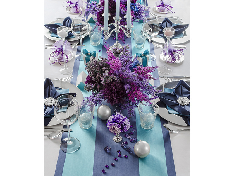 Satyna gładka ciemnoniebieska – przykład zastosowania w dekoracji