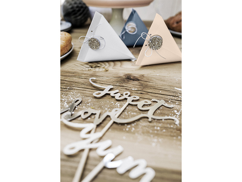 Dekoracje do muffinek Love – inspiracja aranżacyjna