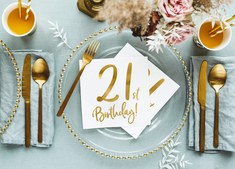 Serwetki 21st Birthday, opakowanie 20 sztuk – widok z boku