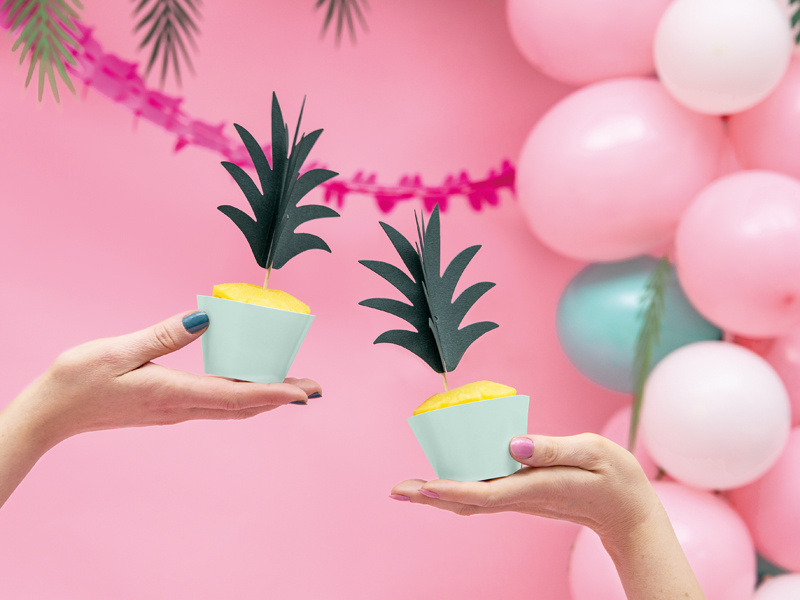 Dekoracje do muffinek Aloha Ananasy – aranżacja na stole